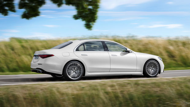 Mercedes-Benz S580 L 2021 side driving