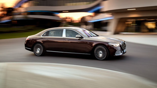 Mercedes-Maybach S680 2021 driving front 3/4