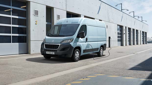 Peugeot e-Boxer 2021 front