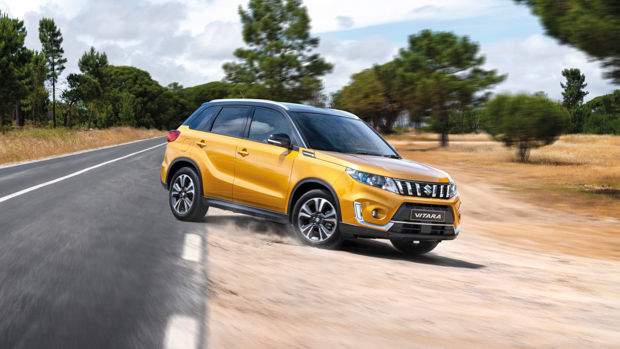 Suzuki Vitara 2021 driving