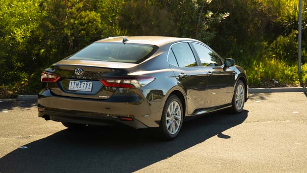 Toyota Camry Hybrid Ascent 2021 rear 3/4 level