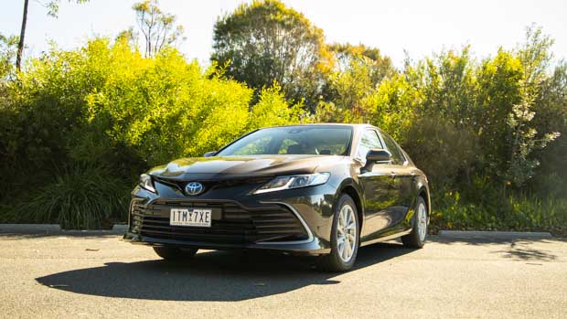 Toyota Camry Hybrid Ascent 2021 front