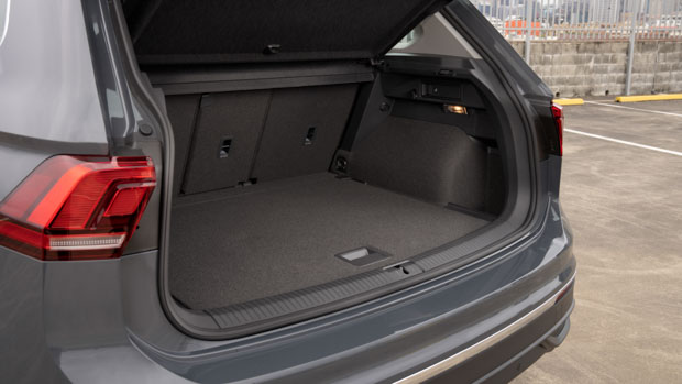 Volkswagen Tiguan 110TSI Life 2021 boot