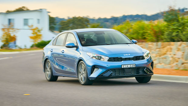 Kia Cerato 2021 Sport+ front driving