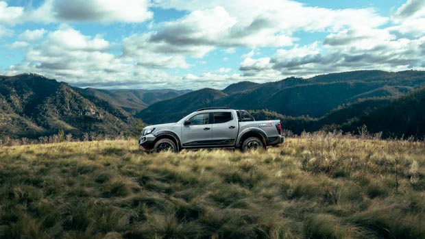 Nissan Navara 2021 PRO-4X Warrior 2022 side wide shot