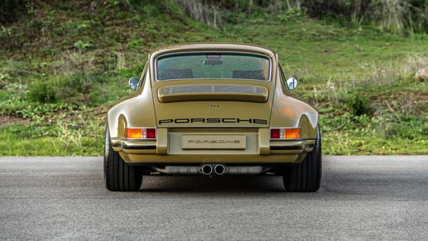 Porsche 911 964 reimagined by Singer_-5