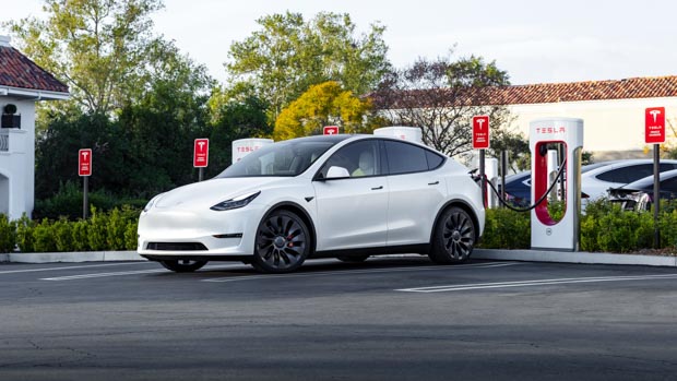 Tesla Model 3 Supercharger front 3/4