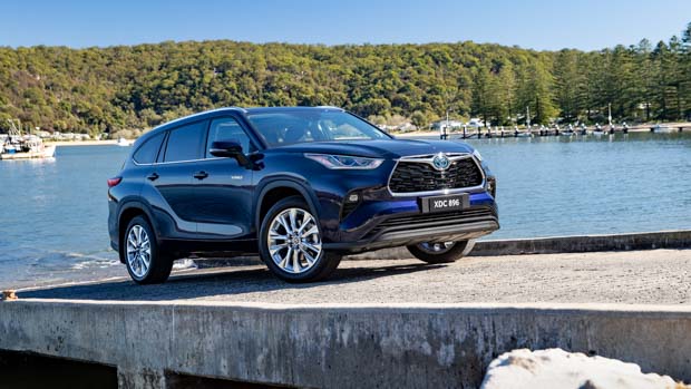 Toyota Kluger Grande Hybrid 2021 front