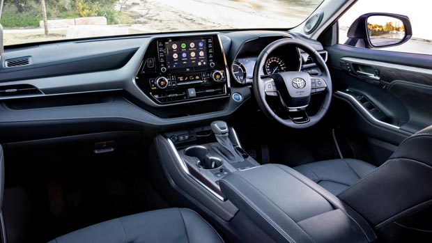 Toyota Kluger Grande Hybrid 2021 interior