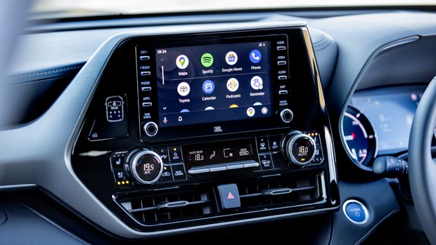 Toyota Kluger 2021 Grande Hybrid touchscreen
