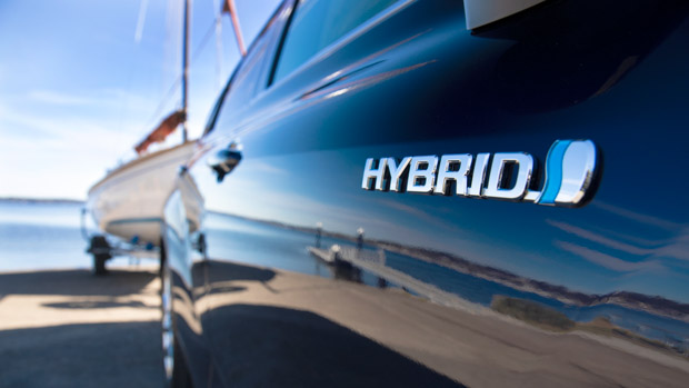 Toyota Kluger 2021 hybrid badge