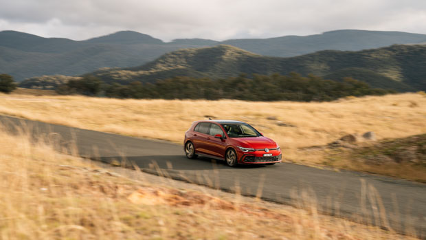 Volkswagen Golf GTI 2021 driving