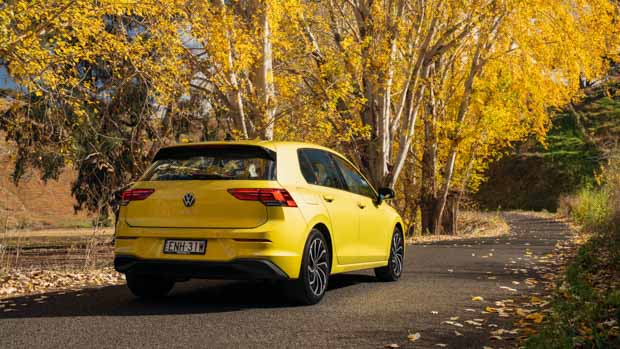Volkswagen Golf Life 2021 Mk 8 Pomelo Yellow rear end