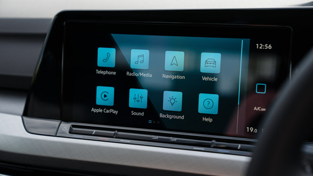 Volkswagen Golf Life 2021 Mk 8 touchscreen