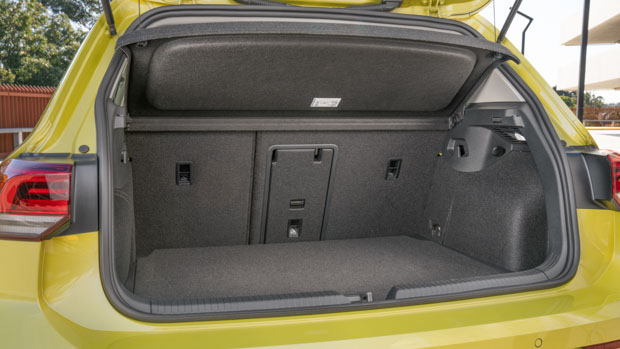 Volkswagen Golf Life 2021 Mk 8 381L boot space