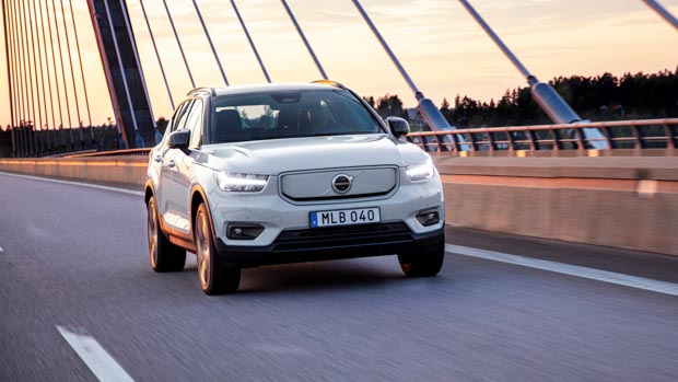 Volvo XC40 Recharge Pure Electric 2021 driving 3/4 front