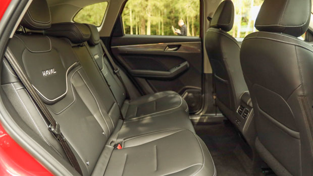Haval Jolion 2021 back seats