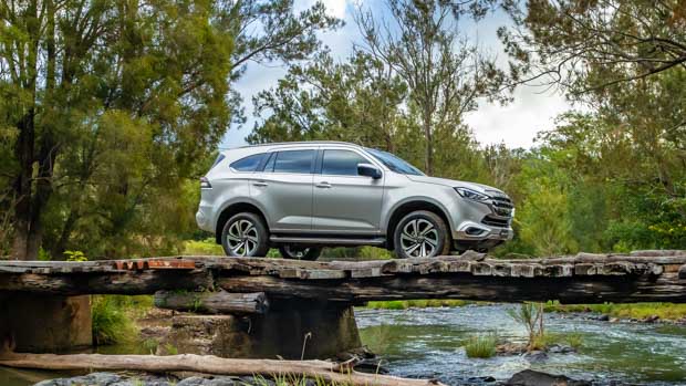 Isuzu MU-X 2021 side