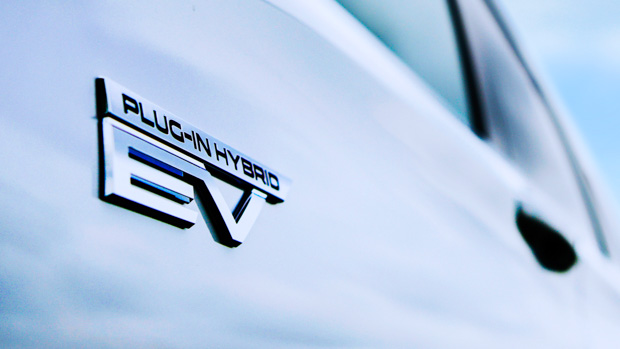 Mitsubishi Outlander PHEV 2022 teaser badge