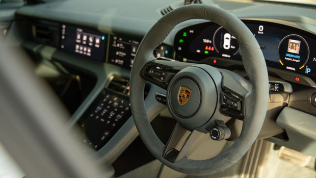 Porsche Taycan 4S 2021 alcantara steering wheel