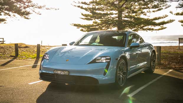 Porsche Taycan 4S 2021 Frozen Blue front end