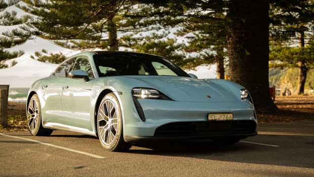 Porsche Taycan 4S 2021 Frozen Blue front end