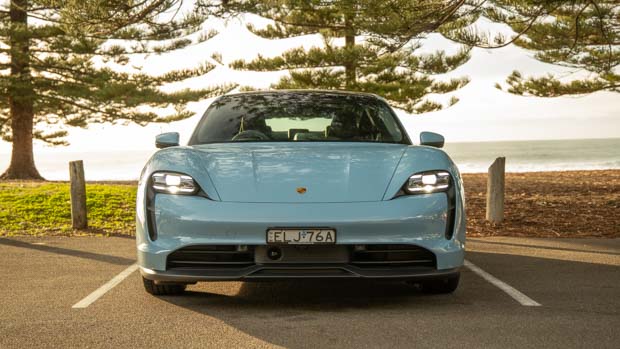 Porsche Taycan 4S 2021 front end