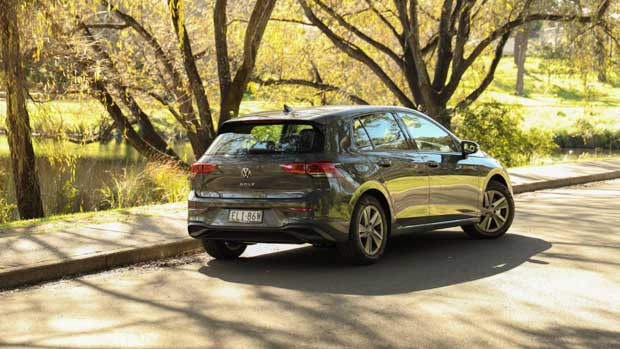 Volkswagen Golf base 2021 rear 3/4