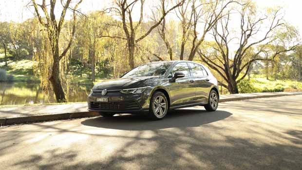 Volkswagen Golf base 2021 distance front 3/4