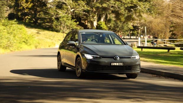 Volkswagen Golf base 2021 front 3/4 driving