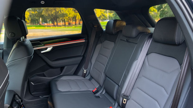 Volkswagen Touareg 210TDI Wolfsburg 2021 rear seat