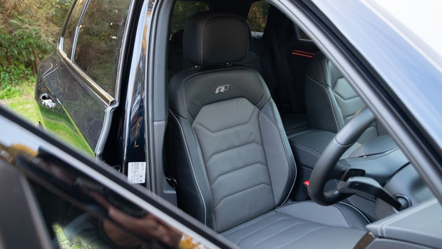 Volkswagen Touareg 210TDI Wolfsburg 2021 front seat