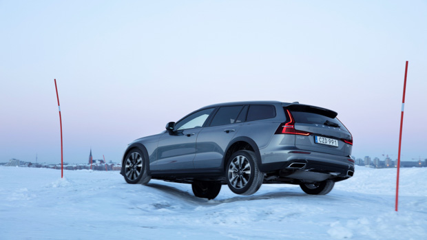 Volvo V60 Cross Country 2022 articulation