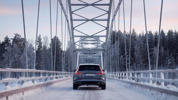 Volvo V60 Cross Country 2022 rear end