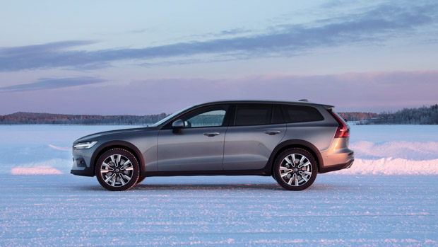 Volvo V60 Cross Country 2022 side profile