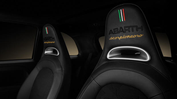 Abarth 595 Scorpioneoro 2021 seats