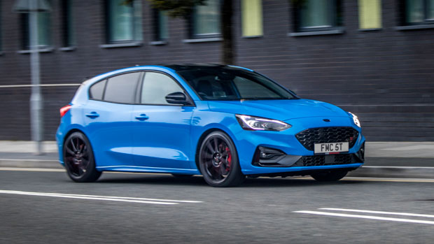 Ford Focus ST Edition 2022 front 3/4 driving 2