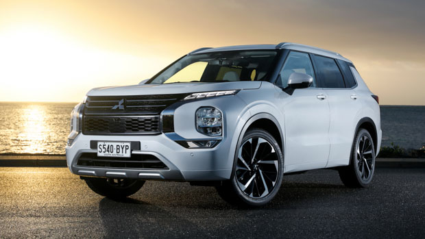 Mitsubishi Outlander 2022 front