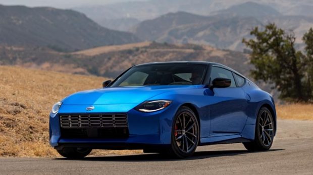 Nissan Z 2023 front 3/4 driving