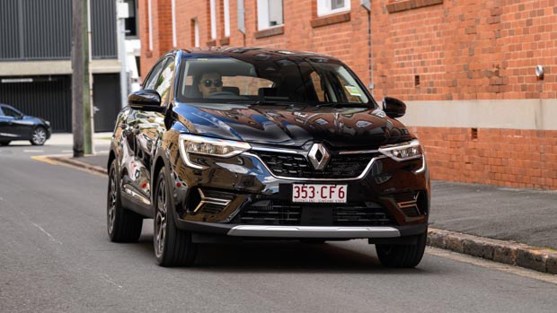 Renault Arkana 2021 front 3/4 driving