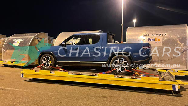 Rivian R1T 2022 side watermarked