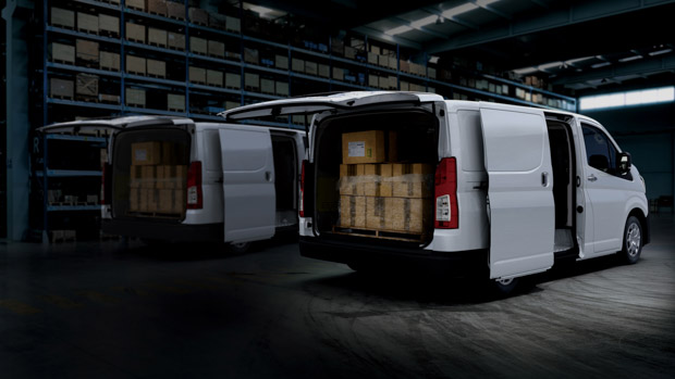 Toyota HiAce 2022 loading