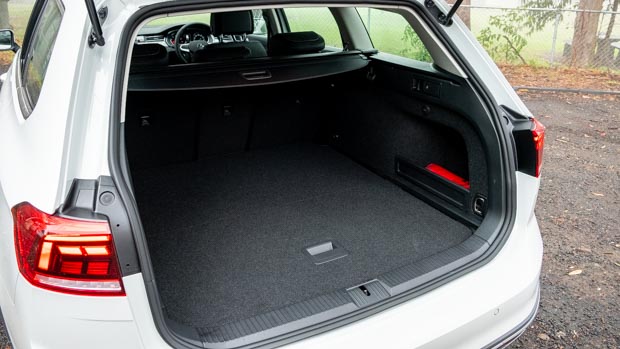 Volkswagen Passat Alltrack 2021-13