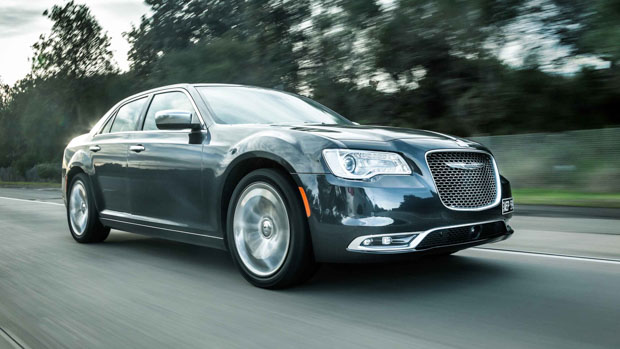 Chrysler 300 2022 Luxury grey front end