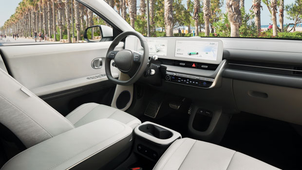 Hyundai Ioniq 5 2022 interior front 3/4