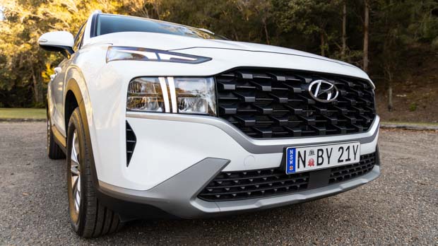 Hyundai Santa Fe base model 2022 grille