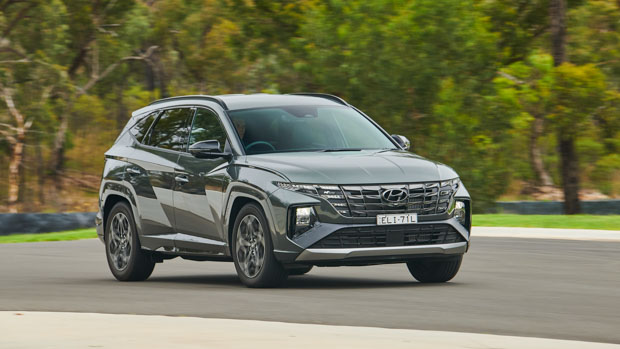 Hyundai Tucson 2022 N Line Amazon Grey driving