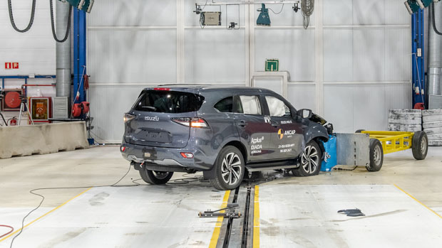 Isuzu MU-X 2022 ANCAP rear 3/4 crash