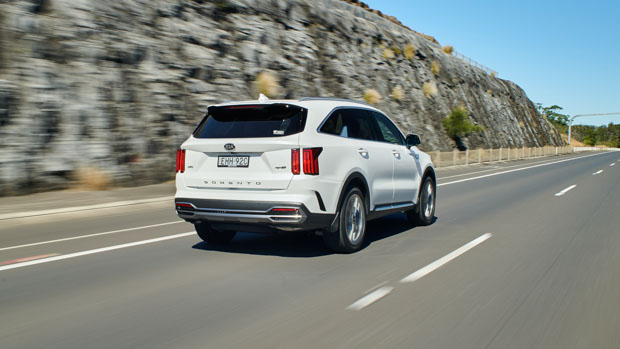 Kia Sorento GT-Line 2020 rear 3/4 driving