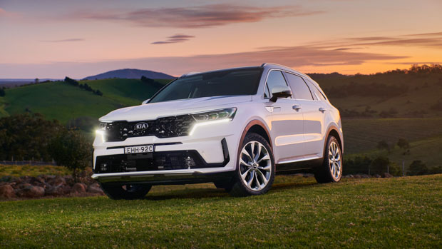 Kia Sorento GT-Line 2020 front 3/4 static